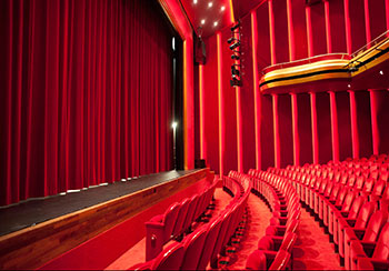 Toneelgordijnen voor theaters: een uitgebreide handleiding | ShowTex