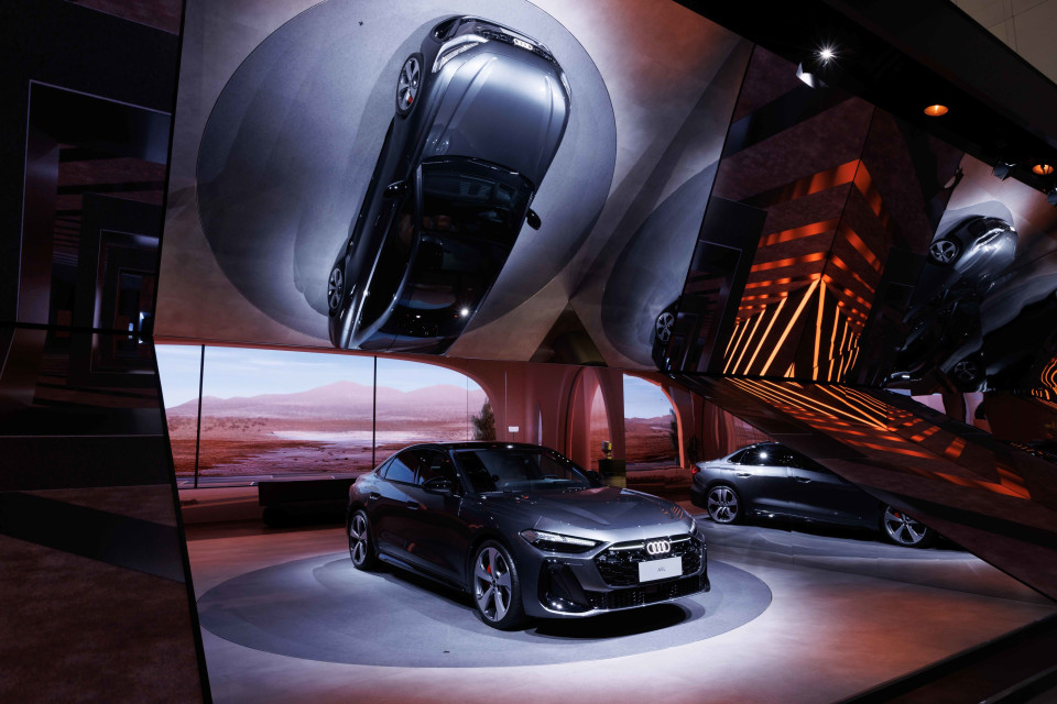 ShowTex GiantMirror for Shanghai Design Week Audi Booth