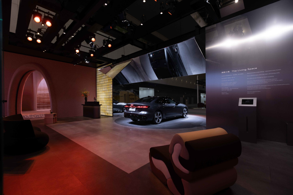 ShowTex GiantMirror for Shanghai Design Week Audi Booth